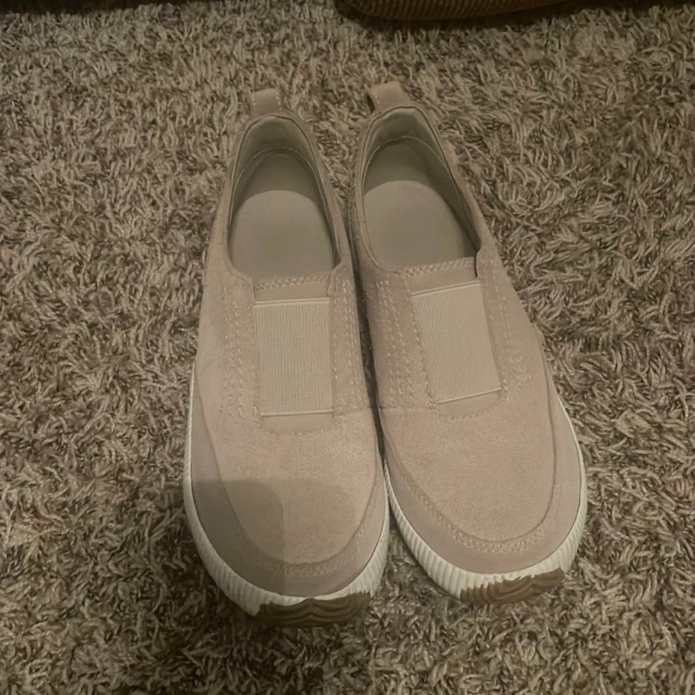 Sorel tennis shoes size 8.5